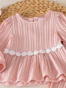 2pcs Baby Girl Forest Pastoral Style Vertical Pleated Floral Lace Trim Hem Petal Sleeve Round Neck Top With Matching Fabric Wide Leg Pants Set Spring Autumn - Dusty Pink - View 4
