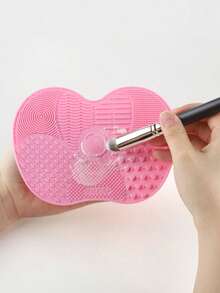 Silicone Makeup Brush Cleaning Pad With Suction Cup, Portable Apple-Shaped Brush Cleaning Mat, Quick-Drying Multi-Textured Surface, Suitable For Eyeshadow Brushes, Blending Brushes, Powder Puffs, Can Be Used In Sink Or Carried Around, Makeup Tool Cleaner, Essential For Women - A - View 6