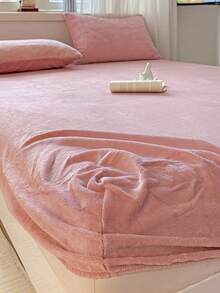 Pink Milk Velvet Solid Color 3 Pieces Bedding Set, Warm Thickened Soft Comfortable Bedding, Includes 1 Fitted Sheet And 2 Pillowcases, No Filling, Suitable For Dorm, Bedroom, Home Use, Multiple Sizes Available, Suitable For Autumn And Winter - Pink - View 2