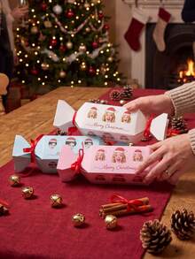 Kotak Kardus Permen Natal yang Dapat Disesuaikan dengan Foto yang Diunggah, Kotak Permen Natal yang Dipersonalisasi, dan Dilengkapi dengan Tali Merah. Kotak-kotak ini Cocok untuk Penataan Meja Natal, Dekorasi Pesta Liburan, dan Juga Menjadi Hadiah Natal yang Menyenangkan untuk Teman-teman. - MultiWarna - View 8