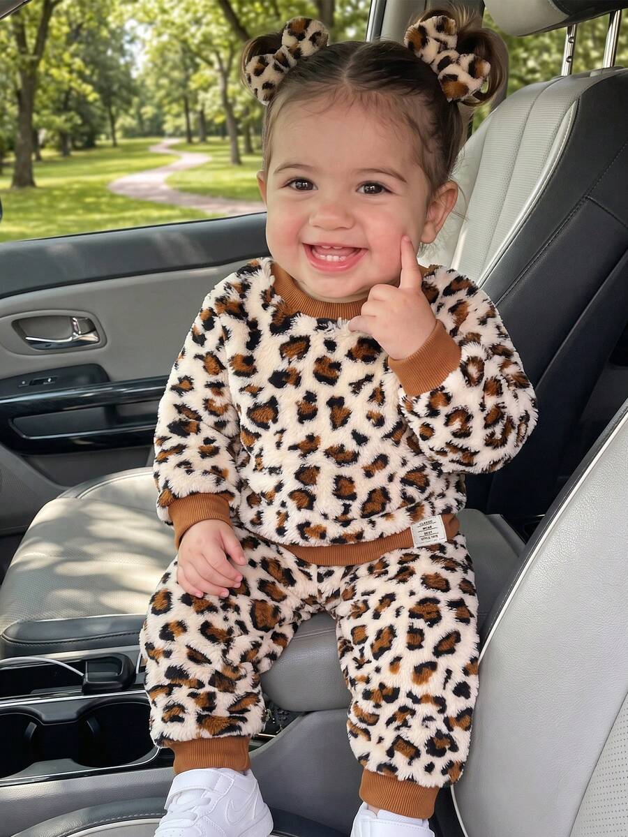 2pcs/Set Baby Girl Thermal Lined Winter Coffee Leopard Print Crew Neck Ribbed Sweatshirt With Letter Patch Decor And Elastic Waist Sweatpants Set, Children Long Pants, Deep Autumn Street Style Outdoor Streetwear - Coffee Brown - View 1