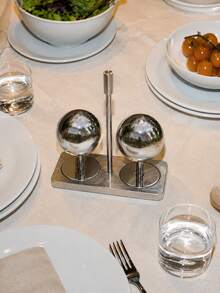 3-Piece Stainless Steel Salt & Pepper Shaker Set With Base, Luxury Round Spherical Seasoning Bottles, Stainless Steel Vertical Spherical Spice Jars, Modern Kitchen & Restaurant Condiment Container Rack, Minimalist Tabletop Decor, BBQ, Party, Saudi National Day - Silver - View 1