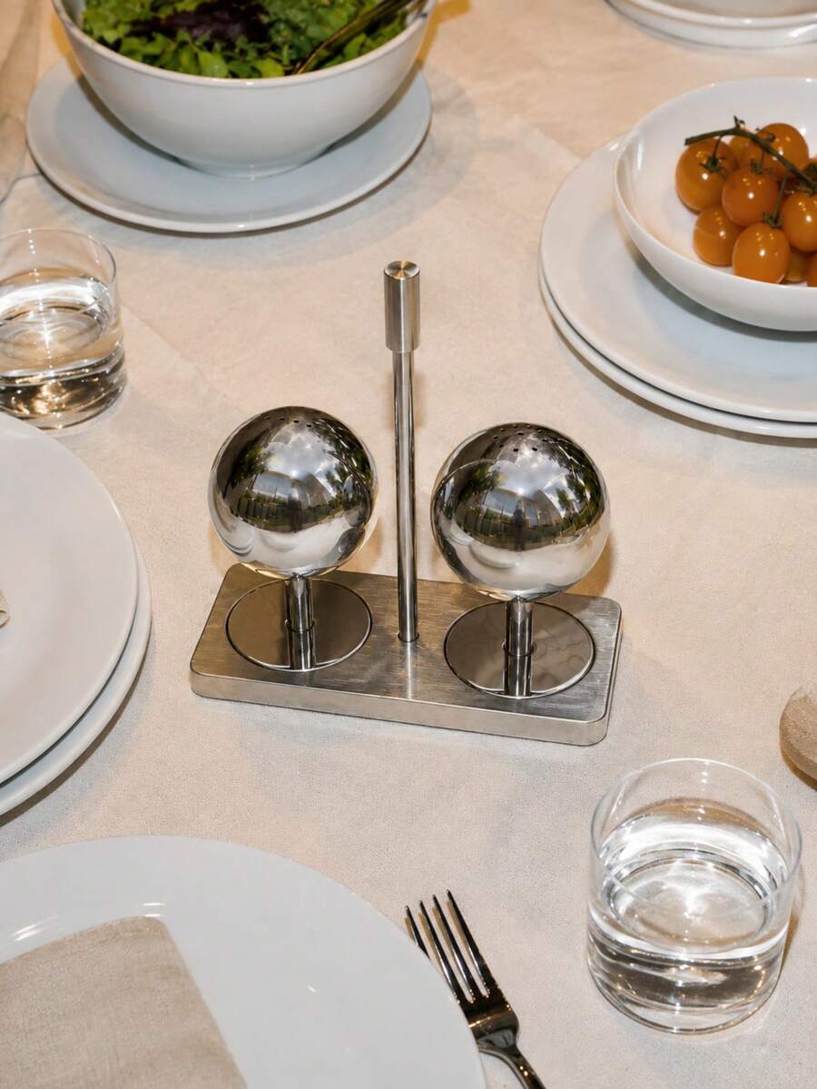 3-Piece Stainless Steel Salt & Pepper Shaker Set With Base, Luxury Round Spherical Seasoning Bottles, Stainless Steel Vertical Spherical Spice Jars, Modern Kitchen & Restaurant Condiment Container Rack, Minimalist Tabletop Decor, BBQ, Party, Saudi National Day - Silver - View 1