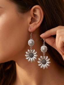 1 Pair Retro 3D Sunflower Pendant Earrings, Fashionable Minimalist Niche Floral Earrings - Antique Silver - View 1
