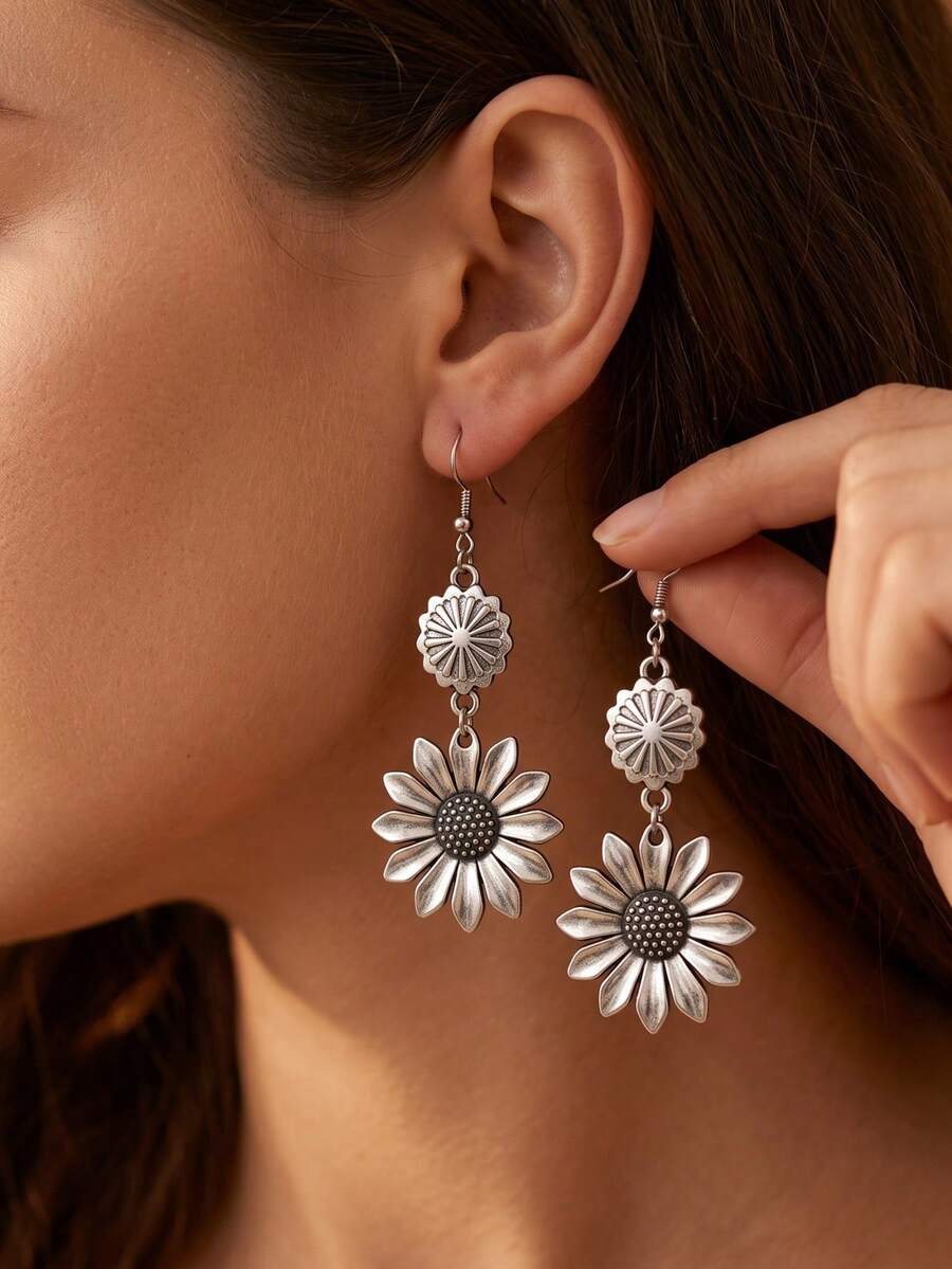 1 Pair Retro 3D Sunflower Pendant Earrings, Fashionable Minimalist Niche Floral Earrings - Antique Silver - View 1