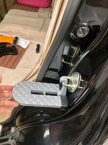 1pc Car Door Aluminum Alloy Foot Pedal With Built-In Window Breaker, Multi-Functional Anti-Slip Climbing Step, Can Be Clipped To Car Door To Assist Climbing Onto Roof, Universal Fit For Most Car Models, Dual Practical Functions Of Car Window Breaking And Roof Climbing - A - View 6