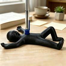 1 buah Tempat Pena Bentuk Figur Manusia Kreatif Warna Hitam, Hiasan Meja, Rak Penyimpanan Alat Tulis Unik Berbentuk Manusia, Cocok untuk Berbagai Pena, Pena Gel, Pensil, dan Spidol. Berbeda dari Tempat Pena Fungsi Tunggal Biasa - Ornamen figur tongkat yang kreatif - View 2
