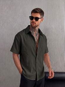 男士修身纹理衬衫，黑色褶皱上衣，简约美学短袖衬衫，轻盈透气，适合夏季穿着 - 黑色 - 查看 2