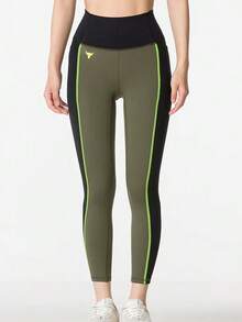 Under Armour Project Rock 女子撞色拼接七分緊身褲 HeatGear 速乾高彈健身訓練運動褲 - 黑色/綠色 - 查看 1