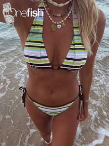 Onefish 1 Set Striped Halter Neck Triangle Bikini Top, Deep V-Neck, Metal Decor, Paired Vacation Beach Summer - Green - View 2
