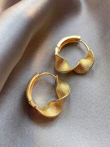 QTHOPE Metal Twist Hoop Earrings For Women Asymmetrical Geometry Round Dangle Earrings Party Minimalist Jewelry Golden Silver Color - Gold - View 2