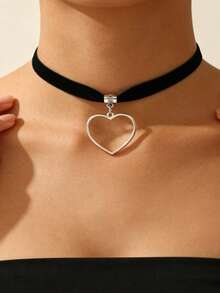 1pc Niche Vintage Black Velvet Choker, Exquisite Hollow Heart Pendant, Sweet & Cool Versatile Neck Accessory For Women - Black With Silver - View 2