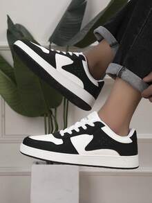 Men's Colorblock Casual Skate Shoes, Breathable Non-Slip Flat Bottom Sports Sneakers - Black and White - View 5
