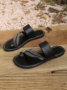 2026 Summer New Wide Toe Box Crystal Leaf Decor Flat Sandals, Slip-On Design, Elegant Solid Color Women's Beach Vacation Casual Sandals - Black - View 9