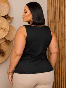 Regatinha Feminina Plus Size Em Tecido Suplex Alças Grossas Decote Quadrado - Preto - Visão 4