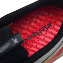 XTEP Hydrogen Wind 8.0 男士新款跑步鞋，吸震耐磨、輕量透氣、抗菌除臭運動鞋 - 白色/黑銀色 - 查看 7