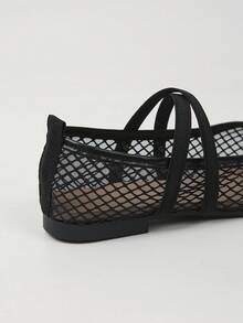 XfLadies' Fashionable Flat Sole Shoes With Hollow Buckle Design, Breathable And Comfortable, Suitable For Travel/Casual Daily/Commuting Wear. - Black - View 7