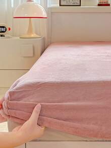 Pink Milk Velvet Solid Color 3 Pieces Bedding Set, Warm Thickened Soft Comfortable Bedding, Includes 1 Fitted Sheet And 2 Pillowcases, No Filling, Suitable For Dorm, Bedroom, Home Use, Multiple Sizes Available, Suitable For Autumn And Winter - Pink - View 7