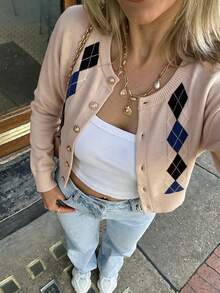 Áo cardigan len dệt kim nữ FOR BEAUTY thu đông, dáng lửng, cổ tròn, cài nút trước, vai trễ, họa tiết quả trám màu mơ, phong cách thanh lịch casual Y2K - Be - Xem 5