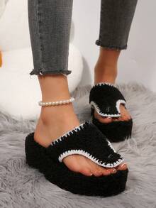 Sandal Selop Wanita Model Baru 2026, Berbulu Halus, Platform, Ujung Terbuka, Sol Tebal, Sandal Selop Mewah untuk Dalam dan Luar Ruangan - Hitam - View 2