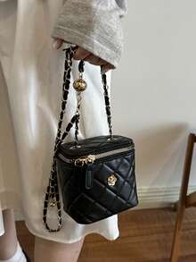 Tas Selempang Mini Wanita Motif Quilted, Tas Bahu Rantai dengan Dekorasi Bunga, Dompet Persegi Kecil untuk Pesta Sehari-hari - Hitam - View 7