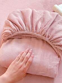 Pink Milk Velvet Solid Color 3 Pieces Bedding Set, Warm Thickened Soft Comfortable Bedding, Includes 1 Fitted Sheet And 2 Pillowcases, No Filling, Suitable For Dorm, Bedroom, Home Use, Multiple Sizes Available, Suitable For Autumn And Winter - Pink - View 5