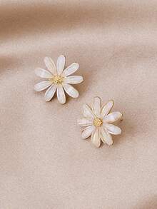 1 Pair Women's Flower Earrings, Fashion White Minimalist Studs - Yellow Gold - View 1