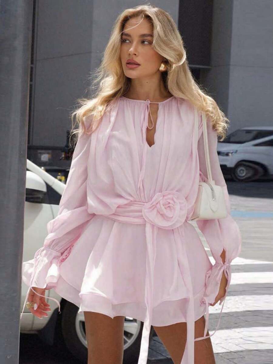SYchuan Gaun Mini Pink Elegan untuk Wanita, Lengan Panjang, Leher Bulat, Hem Bergelombang dengan Hiasan Mawar 3D dan Detail Berongga, Cocok untuk Tampilan Musim Semi yang Chic - Berwarna merah muda - View 1
