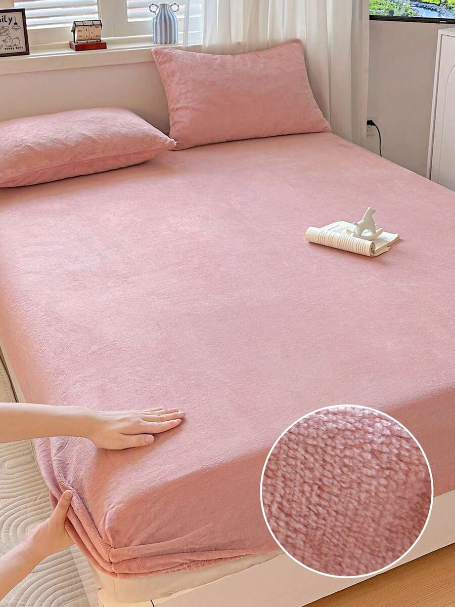 Pink Milk Velvet Solid Color 3 Pieces Bedding Set, Warm Thickened Soft Comfortable Bedding, Includes 1 Fitted Sheet And 2 Pillowcases, No Filling, Suitable For Dorm, Bedroom, Home Use, Multiple Sizes Available, Suitable For Autumn And Winter - Pink - View 1