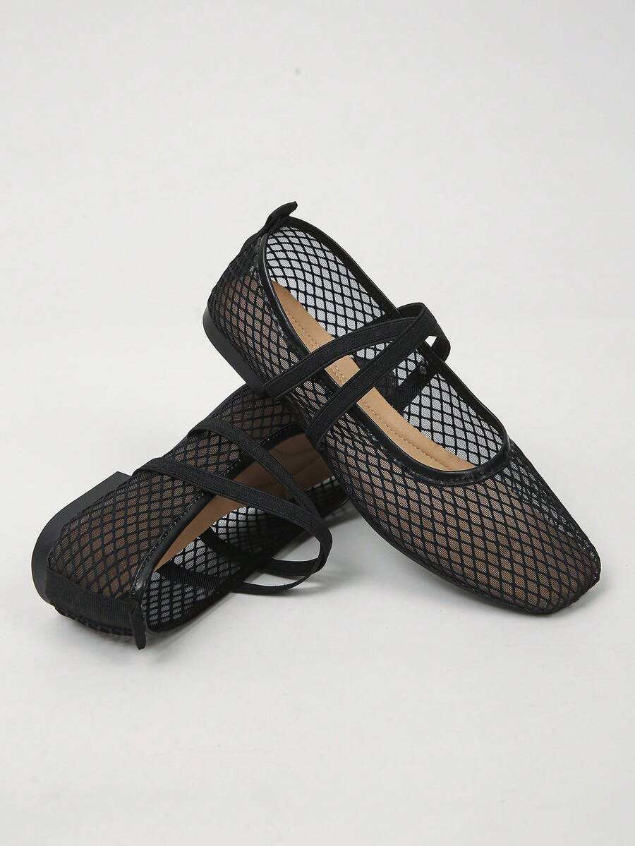 XfLadies' Fashionable Flat Sole Shoes With Hollow Buckle Design, Breathable And Comfortable, Suitable For Travel/Casual Daily/Commuting Wear. - Black - View 1
