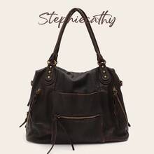 STEPHIECATHY 哥德龐克街頭風女款復古做舊軟 PU 素色斜挎包，大容量通勤包可放 13 吋筆電，多口袋休閒日常旅行學院風 - 咖啡 - 查看 7