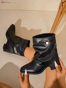 2026 New Winter Women's Mid‑Calf Pleated Shaft Chunky Heel Pointed Toe Boots, Double Strap Eyelet Buckle, Punk Style, Plus Size For Party Occasions - Black - View 6