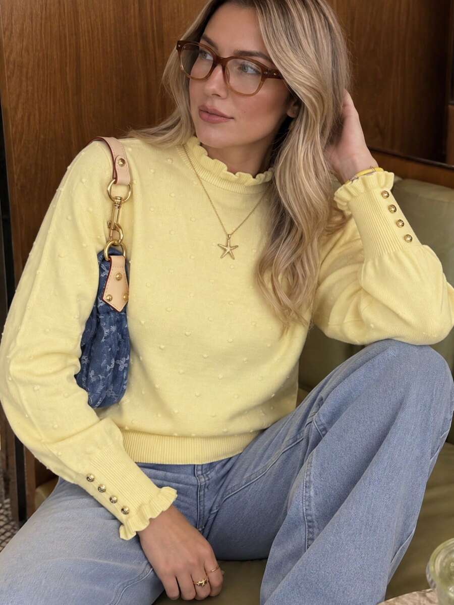 Sweater Rajut Wanita Warna Krem Kuning dengan Kerah Bergelombang, Motif Polkadot, Kancing Manset Emas, Model Pas Badan, Cocok untuk Perjalanan Sehari-hari dan Pakaian Jalanan Musim Gugur/Dingin