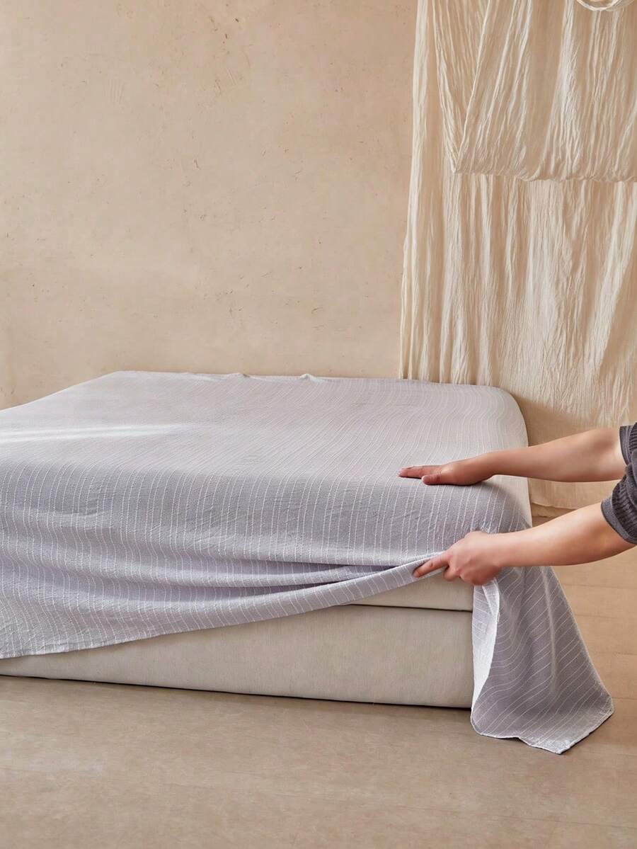 1pc Purple Vertical Striped Jacquard Cationic Polyester Bed Sheet, Minimalist Fashion INS Style, Soft & Breathable, Machine Washable - Mauve Purple - View 1
