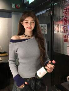 2026拼接撞色不對稱肩金屬扣羅紋針織長袖修身內搭上衣，對比色不對稱領口，單側多顆金色鈕扣領飾，拼接袖口顯瘦通勤內搭衫 - 花灰色 - 查看 2