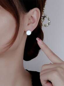 1pair White Circle Shaped Geometric Earrings With Rhinestone Embellishment - White - View 3