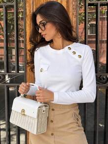 تي شيرت نسائي بأكمام طويلة محبوك بياقة دائرية مزين بأزرار، بأسلوب أمريكي، ملابس علوية خريفية بقصة عادية - أبيض - مشاهدة 6