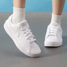 Sepatu Sneakers Low-Top Nike Court Heritage SL yang Nyaman, Serbaguna, dan Bernapas untuk Wanita, Putih - Putih - View 4
