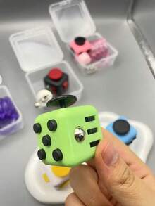 1 Set New Office Stress Relief Toy Kit, Includes Multi-Function Stress Dice, Twist Toy And Clicker, Transparent Box Packaging Easy To Carry, Suitable For Office Stress Relief, Holiday Gift - Multicolor - View 4