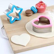 4pcs Colorful Sandwich Cutter Cookie Cutter Set Dinosaur Heart Star Bear Sandwich Knife Cookie Cutter Vegetable Cutter Cookie Bento Mold - View 6