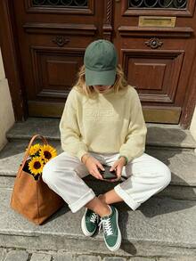 女款休閒寬鬆針織衫，圓領落肩燈籠袖，刺繡字母設計，秋冬時尚 - 杏色 - 查看 5