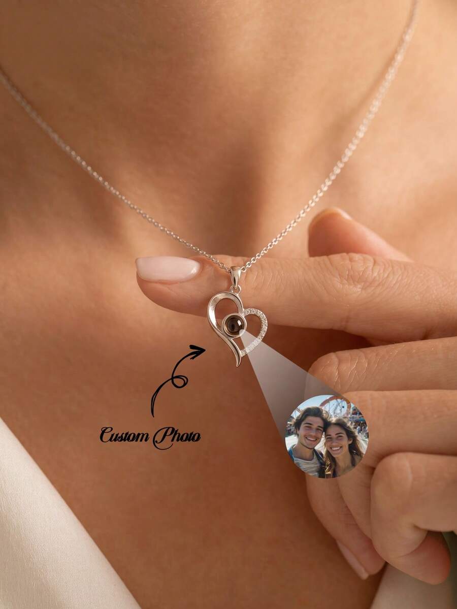 1PC Women's Projection Necklace, Delicate O-Shaped Thin Chain With Hollow Heart Rhinestone Pendant, Customizable Photo, Presents Exclusive Image Through Projection, Romantic Atmosphere. Silver-Tone Texture Delicate And Shiny, Minimalist Design Suitable For Various Outfits. Perfect For Couples Anniversary, Birthday Gift, Carry Precious Memories With You, A Personalized Accessory Full Of Ritual. - Heart-shaped Rhinestone Projector Necklace - View 1