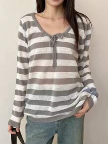 Atasan Wanita Baru Berbahan Rajut Garis-Garis Abu-abu dengan Lubang dan Tali Pengikat, Model Patchwork Acak - Grey - View 2