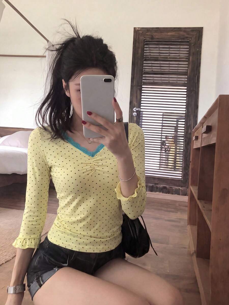 Korean Style Casual Polka Dot Lace Slim Fit T-Shirt - Yellow - View 1