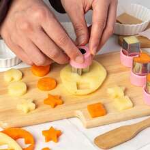 8pcs Non-Pressable Fruit & Vegetable Cutter, Home Decorative Press Mold, Carrot Cucumber Apple Strawberry Shaped Slicer, Kitchen DIY Bento Decoration Plating Tool, Flower Star Butterfly Animal Shaped Fruit & Vegetable Press Cutter - View 6