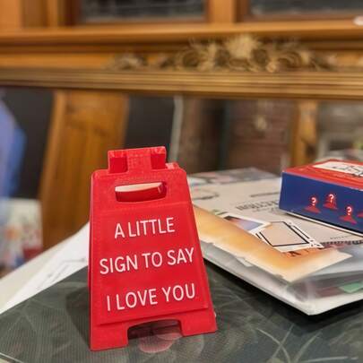 1pc 3D Printed Mini "I Love You" Sign, Desktop Ornament Decoration, Suitable For Friends, Halloween, Christmas, Gifts For Family, Best Friend, Partner, Friends