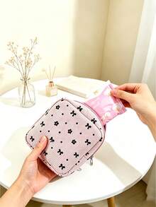 1pc Bow & Floral Print Sanitary Pad Storage Bag, Mini Makeup Bag, Multi-Functional Square Sanitary Pad Storage Bag, Girl/Girls Small Travel Makeup & Toiletries Bag, Cute Zipper Storage Bag, Suitable For Travel Essentials Storage - Multicolor - View 5