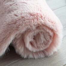 Karpet Dekorasi Rumah Bulat Berbahan Bulu Kelinci Imitasi Warna Krem Polos, Karpet Mewah Lembut dan Hangat untuk Ruang Tamu, Kamar Tidur, Samping Tempat Tidur, Ruang Belajar, dan Area Lainnya - Baby Pink - View 7