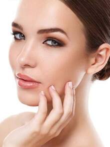 TRSTAY Face And Neck Moisturizing Essence Features A Mild Formula Suitable For All Skin Types. It Hydrates And Moisturizes Your Face And Neck Skin, Keeping It Soft And Comfortable For Daily Care. - Tasteless - View 3