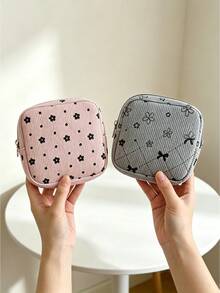 1pc Bow & Floral Print Sanitary Pad Storage Bag, Mini Makeup Bag, Multi-Functional Square Sanitary Pad Storage Bag, Girl/Girls Small Travel Makeup & Toiletries Bag, Cute Zipper Storage Bag, Suitable For Travel Essentials Storage - Multicolor - View 4